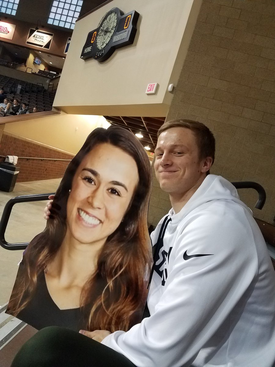 DaltonJElliott's tweet photo. Chillin with the #3ptmachine Alyson Johnsen pregame of the #NSICTourney #buckets https://t.co/Unkupgeqrf