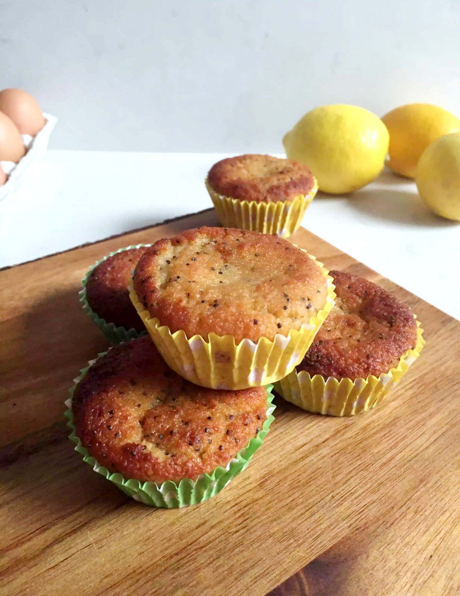 Lemon &amp; Poppy Seed Muffins emmaeatsandexplores.com/lemon-poppy-se…