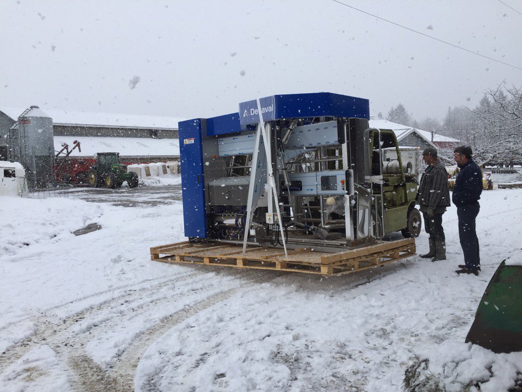 silvermaplehol's tweet image. A little snow won't get in the way of robot install today.