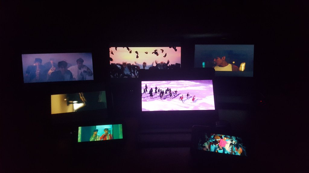 ArmyNa_BTS's tweet photo. We will never get enough, fighting Armys! #BANGTAN #BangtanSonyeondan #KeepStreaming #방탄소년단 #아미 #ARMY #StreamSpringDay #StreamNotToday #BTS https://t.co/PSfJt1klEm