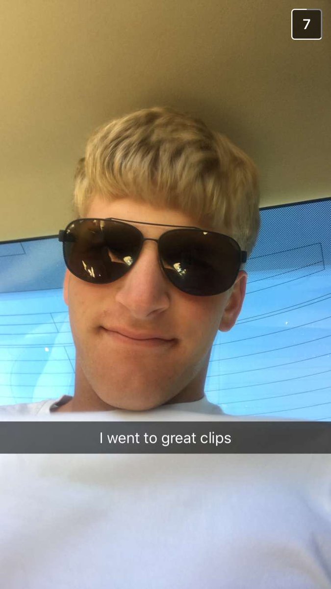 LeonarMadison's tweet photo. when you're in college &amp; you have to get a hair cut on your own #greatclips https://t.co/fSxslAecR0