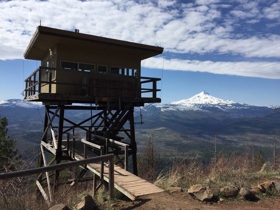 travelportland's tweet photo. Awesome! 17 fire lookouts you can rent around Oregon: https://t.co/pn9xE5Glvl (via @Oregonian) #PDX #TravelOregon https://t.co/ItUmTyoEQ0