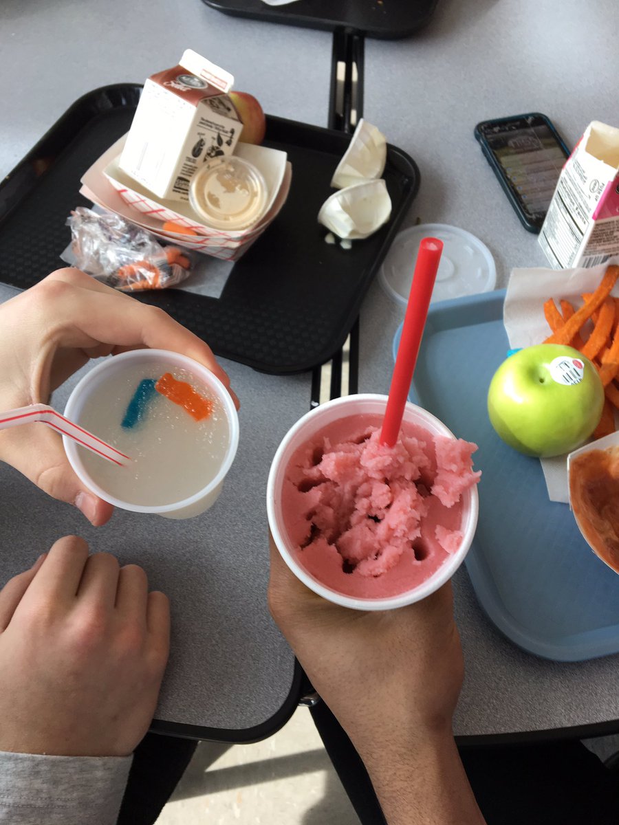 Cschoo5's tweet image. @ProjectSlush is on point today😍😩  I like thick smoothies but this is just gross! What is going on today @berryblendzEPHS??🤒😷