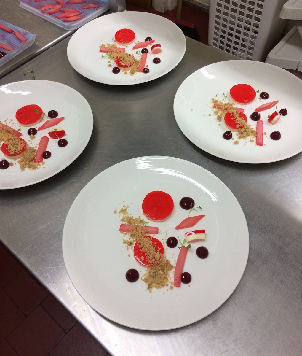 StuWaterston's tweet photo. First dessert of the year! Rhubarb, vanilla pannacotta, ginger crumb, strawberry sauce and rose lemonade foam. #windlestraw #pudding #2017 https://t.co/FwdTdmSoVN