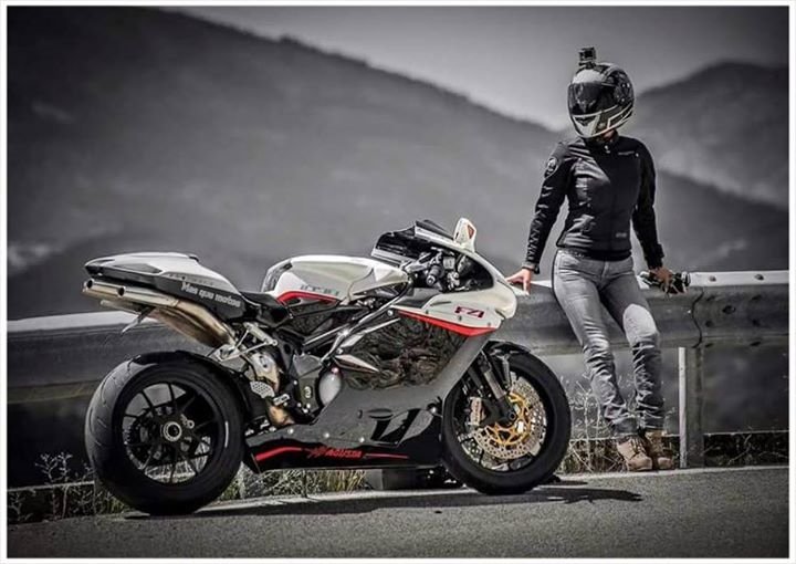 MOTOSOPLONES's tweet photo. #Lunes #motero https://t.co/moWjThr42K