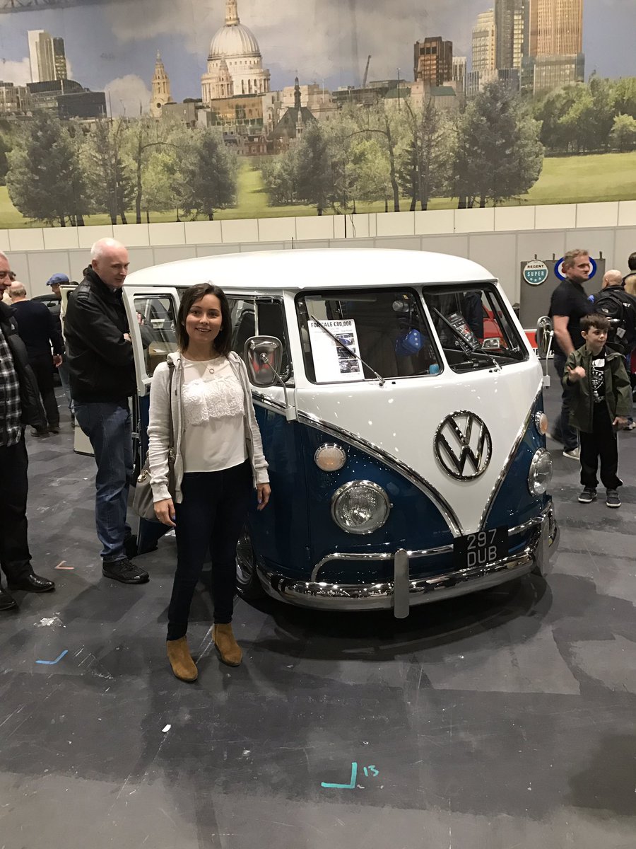 Roboclaire's tweet photo. I spot a few #photobombeds in my picture 😂🚗 #londonclassiccarshow https://t.co/Qpmp77chE1
