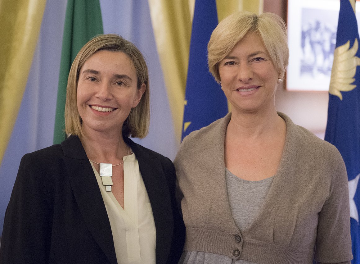 Roma, il Ministro <a href="/robertapinotti/">Roberta Pinotti</a> ha incontrato l'Alto Rappresentante per gli Affari Esteri e la Politica di Sicurezza UE <a href="/FedericaMog/">Federica Mogherini</a>