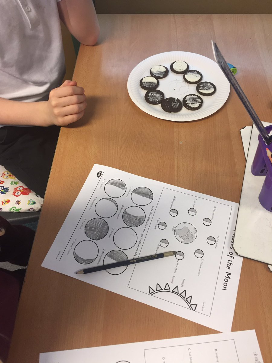 roswatsonc's tweet photo. P5 used Oreos to show the different phases of the moon! 🌙 @RosemountPS https://t.co/FwUAHuZ3qx