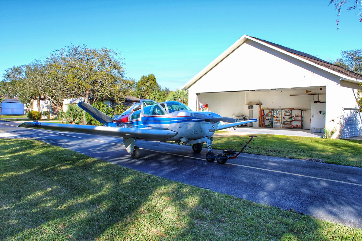 StarsOfPremier's tweet photo. #SpruceCreekFlyIn #HangarHome #7FL6 #Airpark #PilotLife Take the #tour at https://t.co/B6PDShoVXm #FlyInHome #32128Home #GatedComm #PoolHome https://t.co/W13nrt61Aq