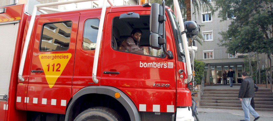 A3Noticias's tweet photo. Un hombre de Manresa al que le habían cortado la luz fallece en un incendio en su casa provocado al arder una estufa https://t.co/40Ob1FL4ZL https://t.co/pykYwexu4I