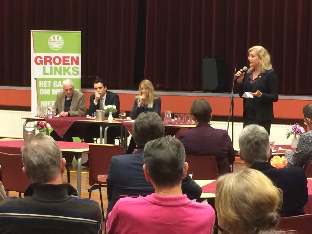 We zijn begonnen. Schipholdebat VVD - GroenLinks met <a href="/GroenLiesbeth/">Liesbeth v Tongeren</a> en <a href="/AdamElzakalai/">Adam Elzakalai</a> in De Olm Zwanenburg.