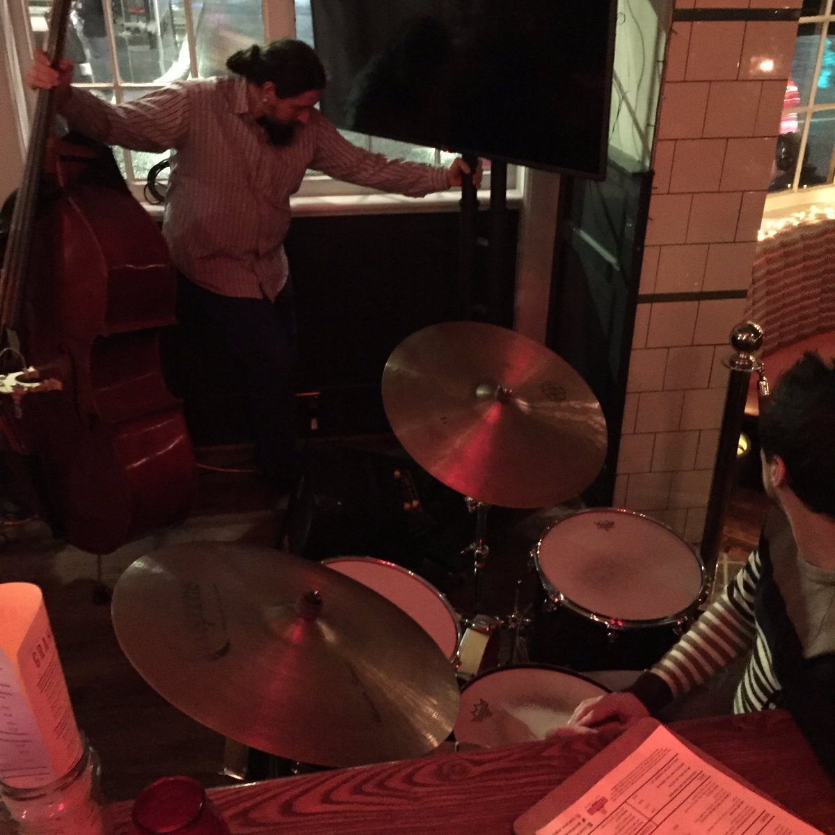 GrandCentralBN1's tweet photo. The #HarrysTricks boys are soundchecking in prep to provide you with jazz vibes all evening! #brighton #livemusic https://t.co/eoZAF317Ol