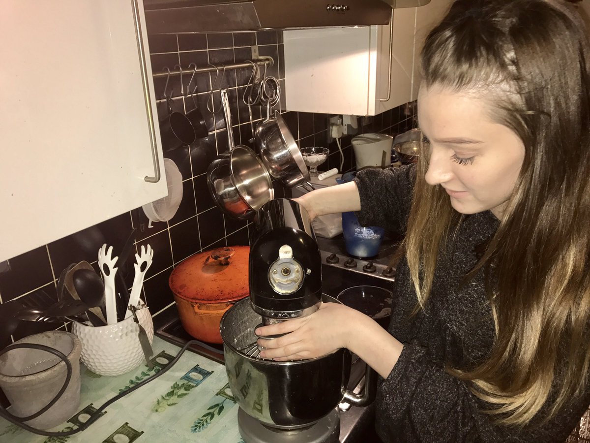 thepancakepro's tweet photo. Mixin up that pancake mix fo' tomorrrrrrrrow🙌🏼🎉🎊 #shrovetuesday #PancakeDay #NutellaLove https://t.co/rRPMsyAHqG