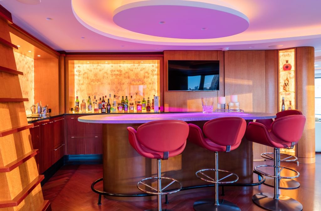 KNGconstruct's tweet image. Custom bar glass top with a patina finish and an Australian Lacewood wall panel backdrop.
#bar #home #interiordesign