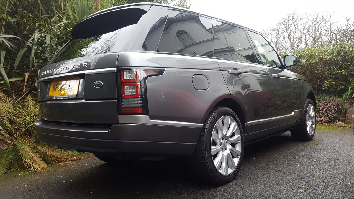 PlatDetailSW's tweet image. A new clients RR Vogue ready to hand back. The red Vogue SVAutobiography you can see is booked in fortnightly and will be done 2 weeks today
