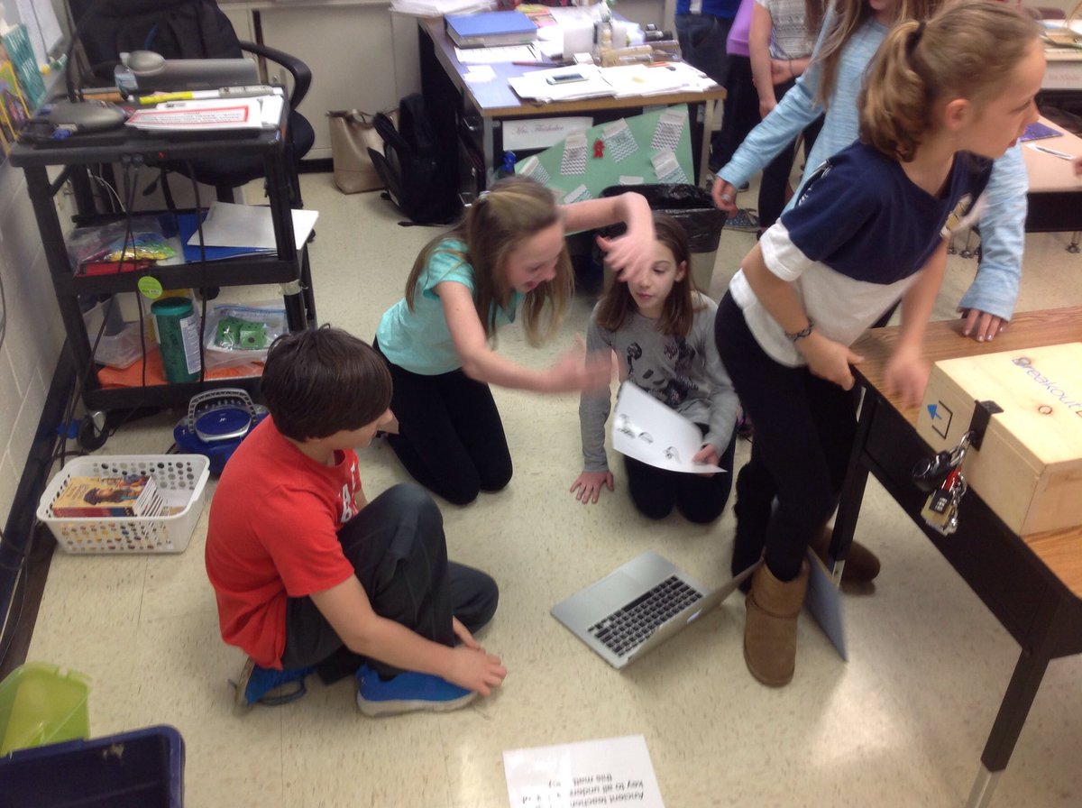 jgraffeo44's tweet photo. WH 5 graders - Mrs. F's class showing how to persevere without Google during their Science review🤜  What a great team! #WeAre44, #whs44 https://t.co/BqoLMNxeTW