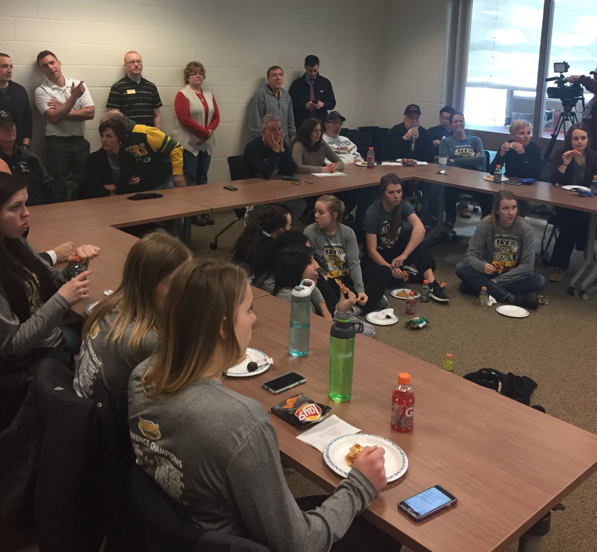 uwsathletics's tweet photo. Great crowd in to watch the @NCAADIII selection show with @UWSuperiorWBB! https://t.co/v57Edc1bO0