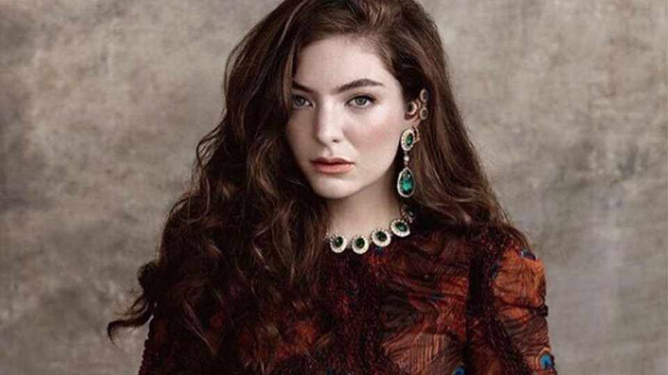 mtvnl's tweet photo. .@lorde heeft een teaser gedropt en we kunnen niet wachten tot vrijdag! 🙏 Check de video op https://t.co/0flTZrVT4X! #Lorde https://t.co/gG38PGZ566