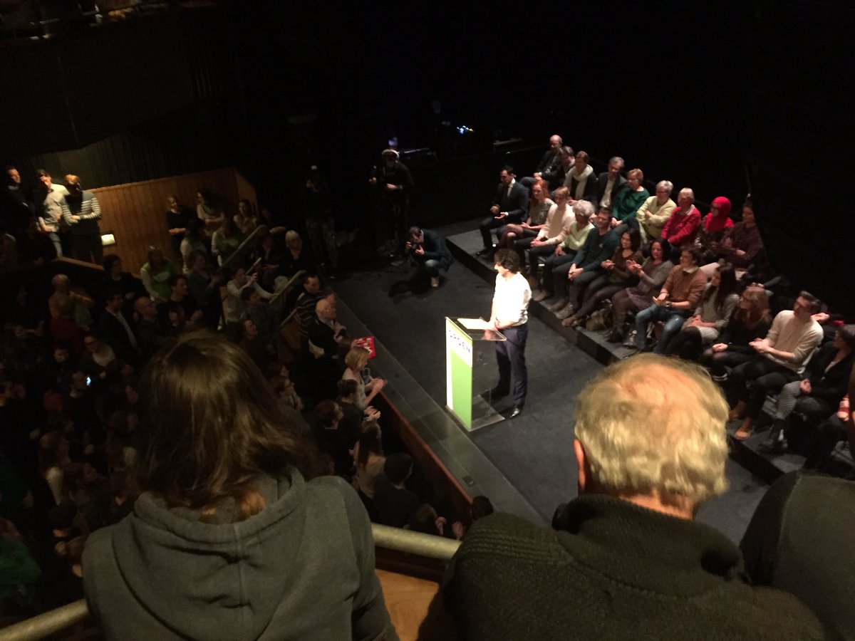 Jorn's tweet photo. Klaver zegt in volle Leidse poptempel dat het 'niet normaal' is dat hij debatteerde met enkel mannen. 'Je bent zelf een man', roept iemand https://t.co/on5UxhLFyZ