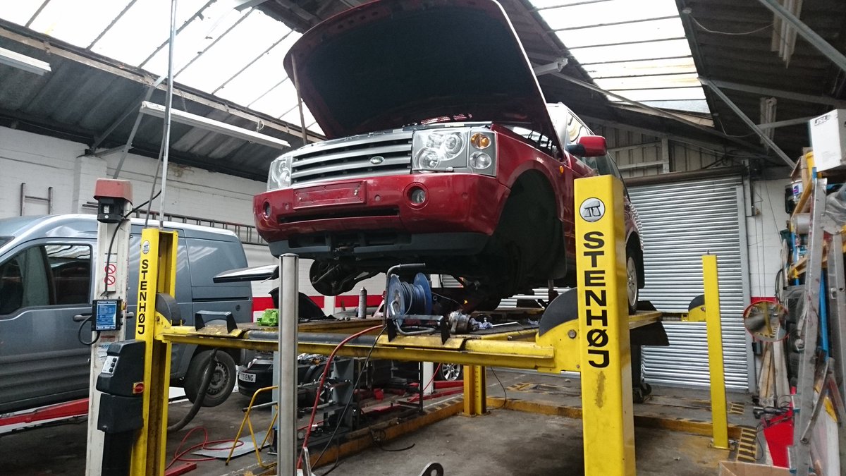 PR_AUTOMOTIVE's tweet photo. Having a bit of fun with a sheered engine mount on this range rover https://t.co/UYHbezch9m