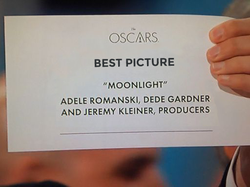 Dom_and_Tom's tweet photo. Bad Design caused the Oscars Best Picture Mix-up https://t.co/tnI3rttTQ5 https://t.co/wHTv0R3zM9