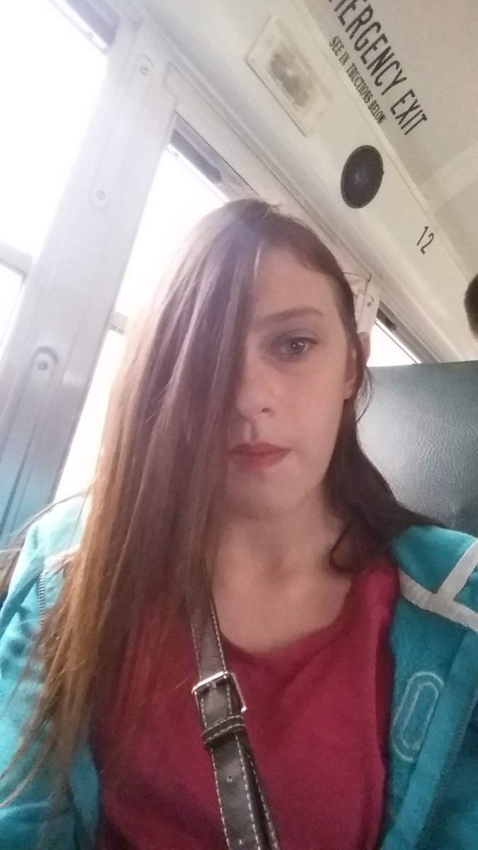 KitKat20032017's tweet image. 😢I'm sad because people said I look ugly