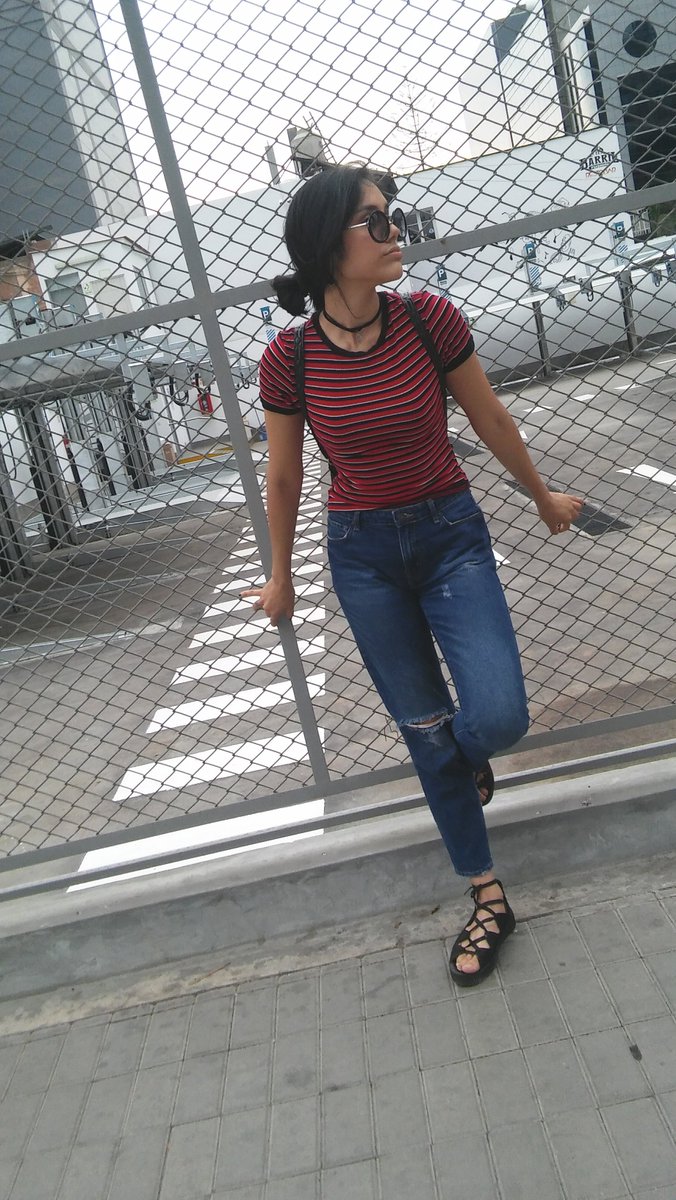 strangerLF's tweet photo. Style on lonely streets 
Un look relajado pero con estilo para caminar por las calles de Lima ;)
 #fashionblogger #StreetStyle https://t.co/qpnRgbPU1i