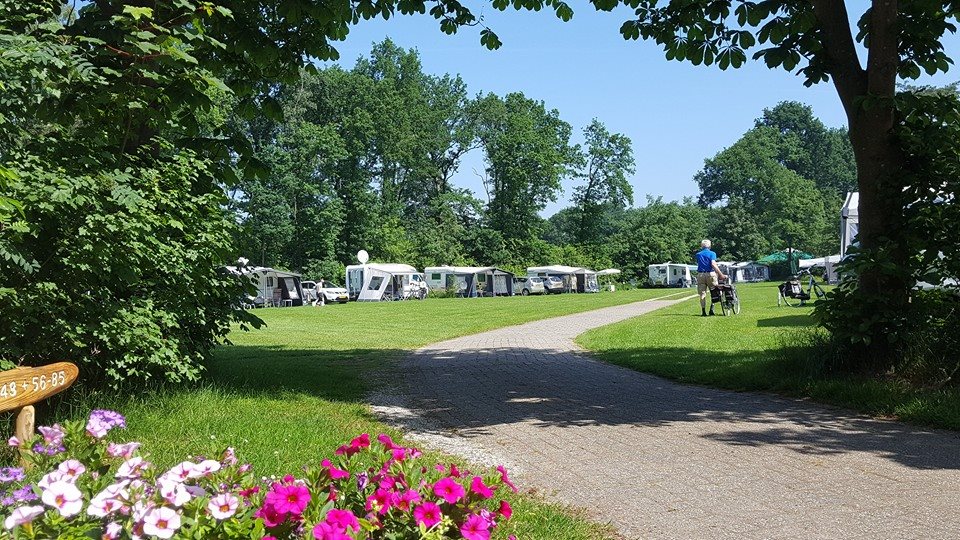 Nog 1 maandje...en dan gaan we weer open! Nieuw kampeerseizoen 2017. Een drukke maand, alles weer lekker poetsen en klaarmaken.