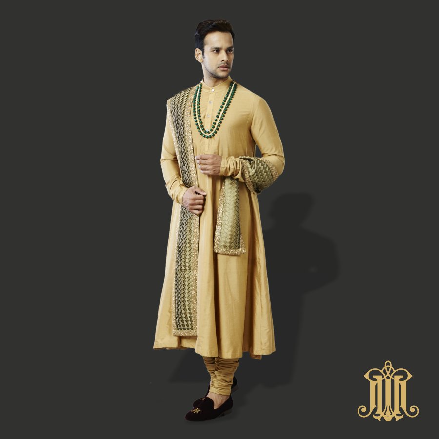 _umangmehta's tweet photo. A stylish pick for smart men. #UmangMehta #MenswearDesigner #PerfectFits #CustomMade #TailorMadeFits #StylishYou #FashionDesigner https://t.co/NgqQYiF9g4