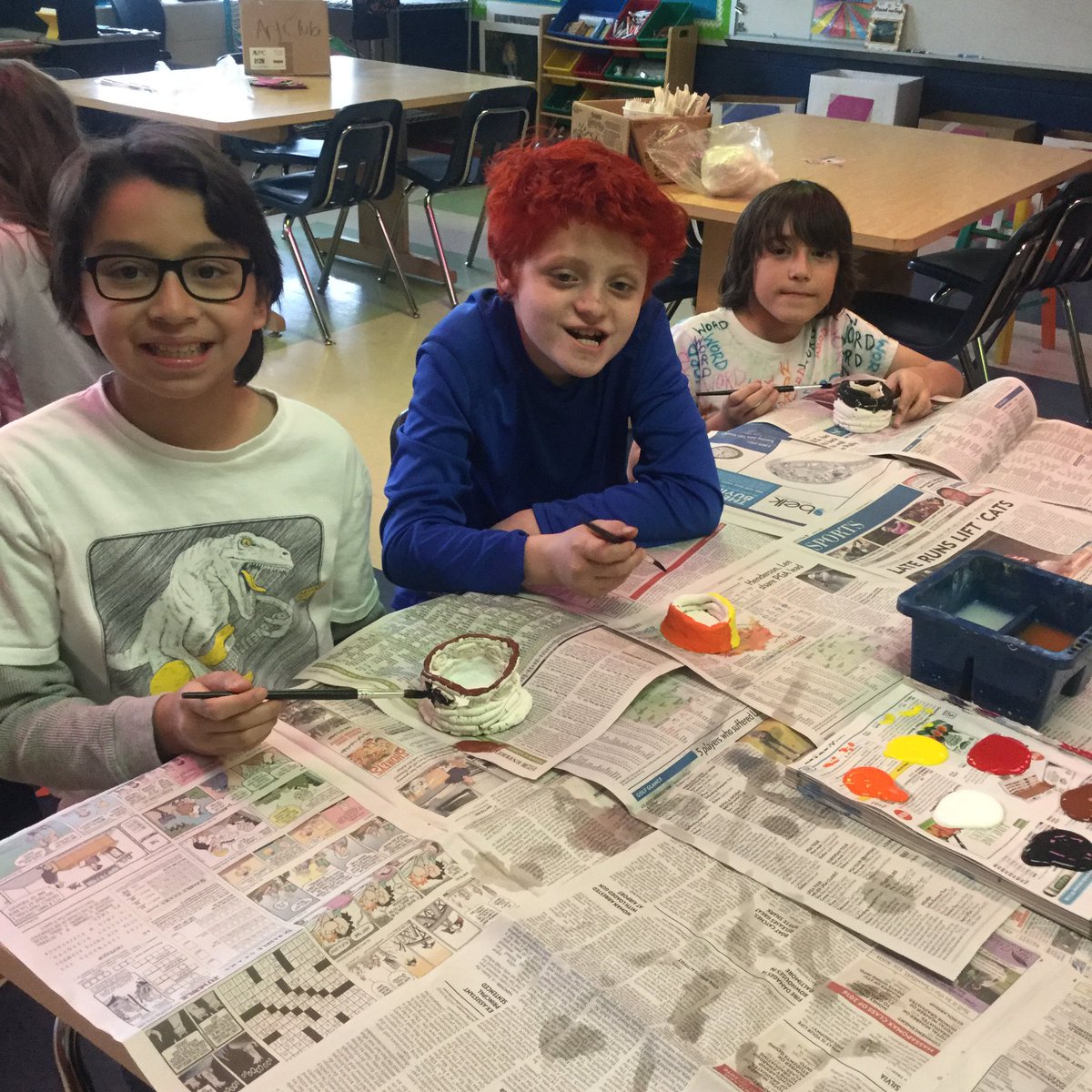 YESartclass's tweet photo. 5th grade art club today!  We're painting our pottery! #clayday #artclub https://t.co/oRtxNcChGT