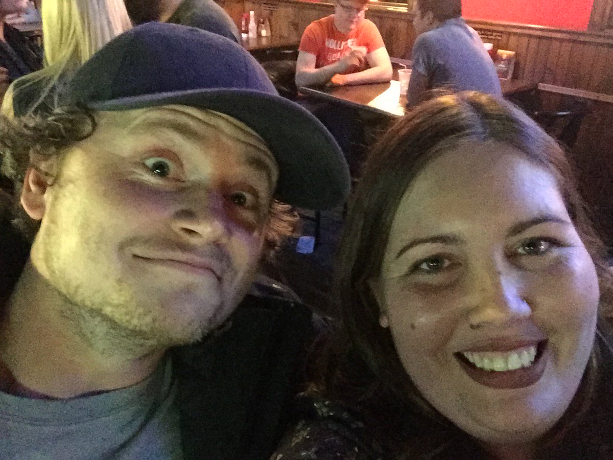 AmberMrssoupy's tweet photo. You're down at the pub with the girls the other day.... @jaredkeeso @summernate #letterkenny #superniceguys #how'ryanow https://t.co/41XYCTvxGl