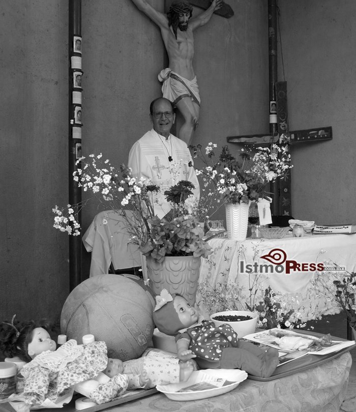 MartinVargasMX's tweet photo. Celebran 10 años del @HCIxtepec con una misa oficiada por el @PadreSolalinde "Sí se puede vencer el miedo"... https://t.co/aeAIsS8DIO https://t.co/I6bpKDaY3v