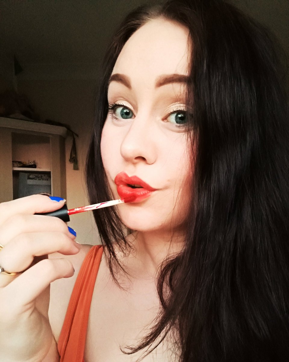 gembblogger's tweet photo. Lipstain is life #bbloggers #beautyblogger #beautyandyouth #makeup #makeuptips #easymakeup #ilovemakeup #makeupaddict #poser #tweetme https://t.co/B8RzZPQFpZ