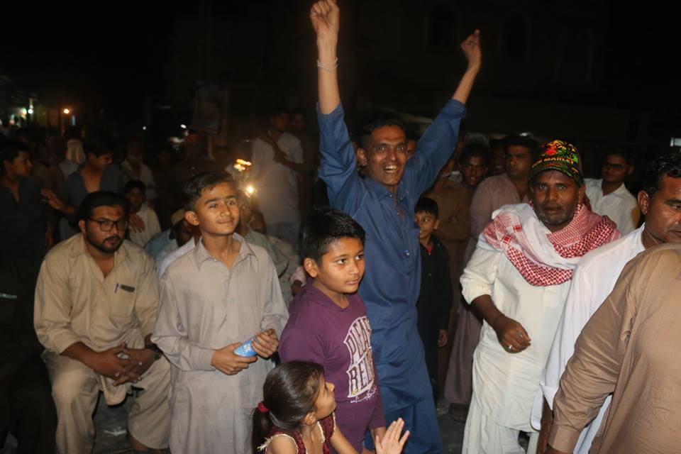 Krc_Mediacell's tweet photo. کچھی رابطہ کمیٹی کا آٹھواں یوم تاسیس
Celebrate 8th #FoundationDay 
Cake cutting ceremony of #KRC 8th Youm-e-Tasees at Ibrahim Hydri Karachi https://t.co/4JVzwb7NK9