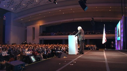jstreetdotorg's tweet photo. .@SenSanders: It is about time that we had an echo chamber that called for peace, not for war. Thank you, J Street. #JSt2017 https://t.co/PwuhUtGkfH