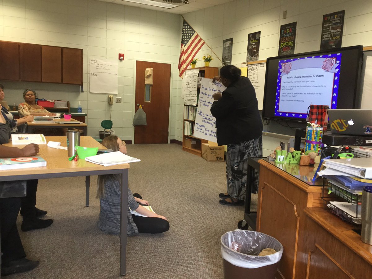 LCSS_Ewest's tweet photo. Learning awesome reading strategies to develop skilled readers! #teamwpe https://t.co/GJjEw7o3fH