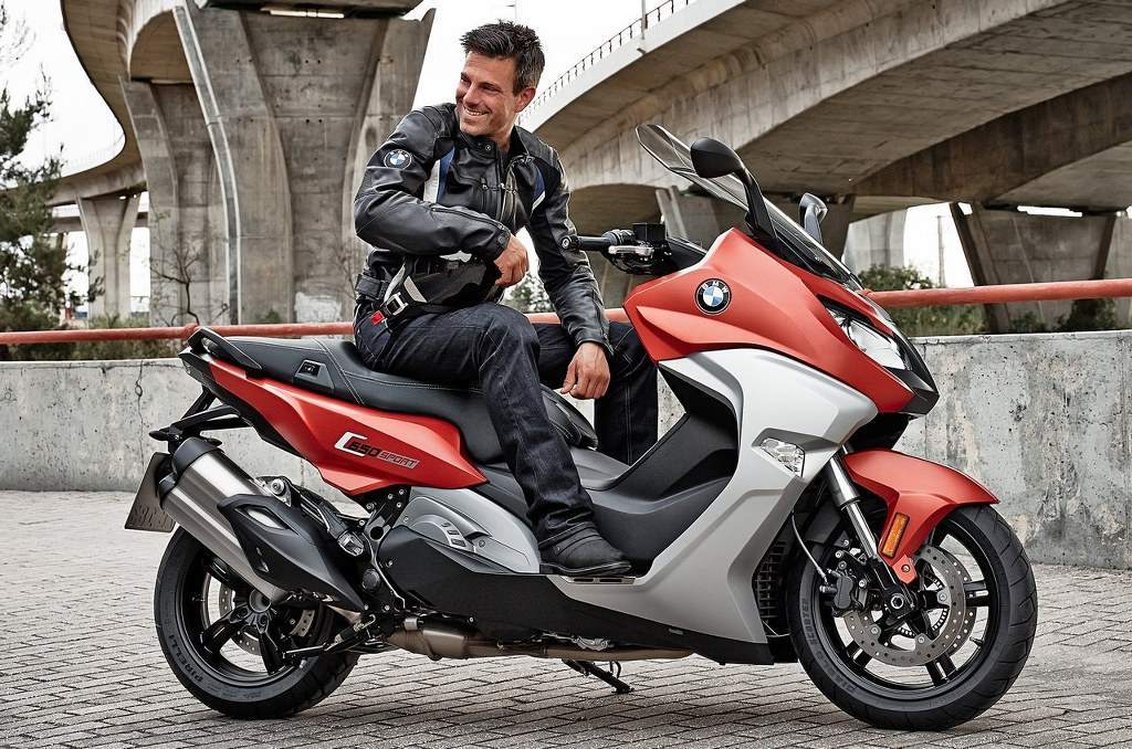 TopMoteurcom's tweet photo. BMW C 650 Sport transforme un simple déplacement de routine en une agréable séance de pilotage. https://t.co/UUTkSDRbQT https://t.co/uyFR7PiajW
