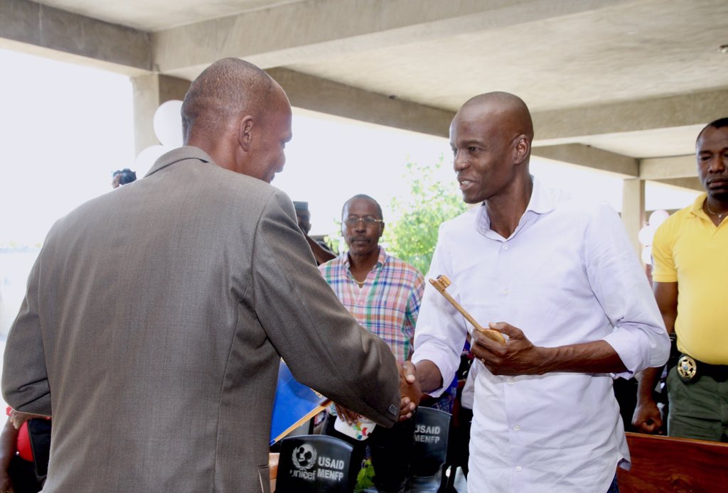 moisejovenel's tweet image. Je participe à la cérémonie de relance de la culture du raisin, à travers le projet « Le vieux-Chardo », dans la commune de Chardonnières.