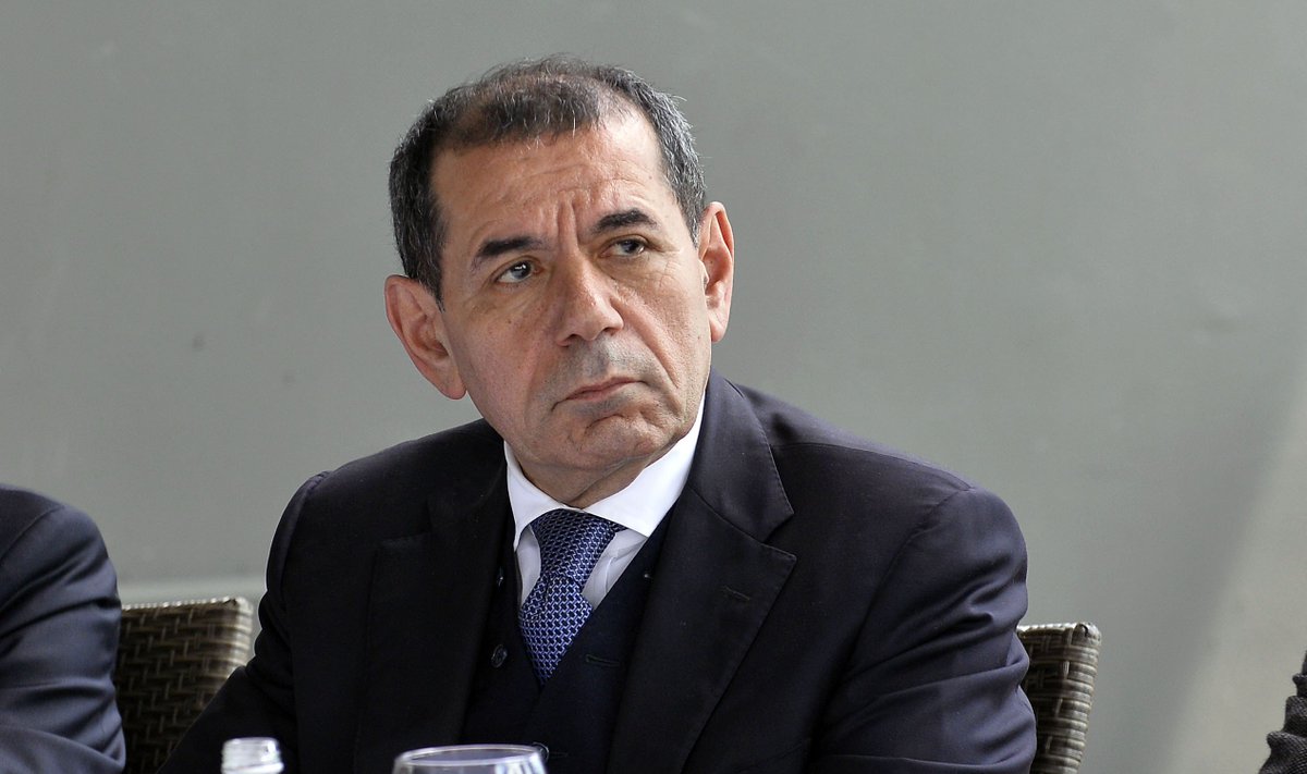 sporx's tweet image. 🗒Dün;
F.Bahçe taraftarı: &quot;Beşiktaş&apos;ın çocuğu Aziz Yıldırım&quot;

🗒Bugün;
▪️G.Saray taraftarı: &quot;Beşiktaş&apos;ın çocuğu Dursun Özbek&quot;