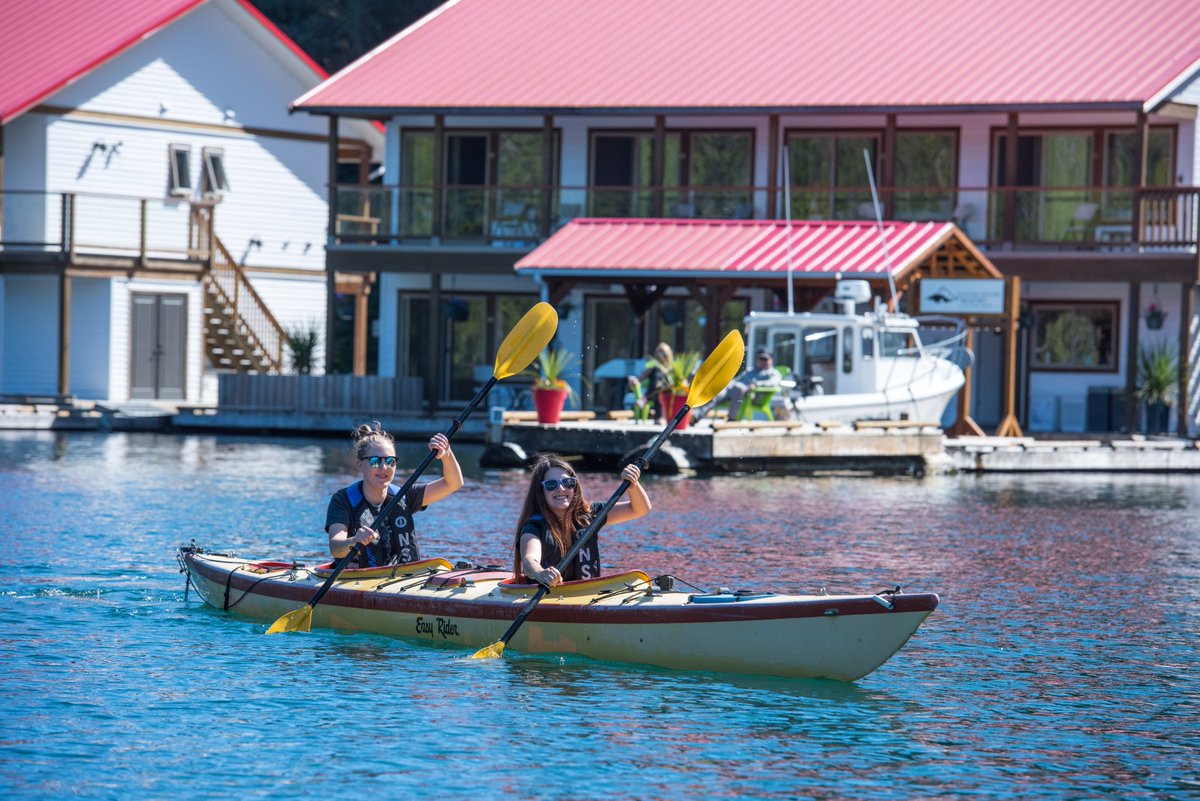 NootkaMarine's tweet photo. Paddling around beautiful Galiano Bay at all-inclusive floating resort #NootkaSoundResort.
#ExploreNootka #ExploreBC #Kayaking #VanIsland https://t.co/IRHXtljRRw