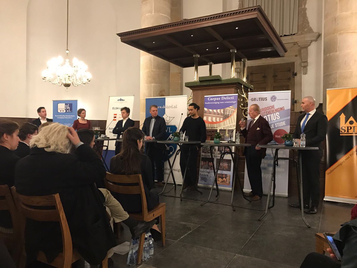 OPNederland's tweet photo. De #ondernemerspartij is aanwezig tijdens het #Leidschdebat. De studenten zijn de toekomst van ons land. #lijst12 #ikstemOP https://t.co/AHsgLH1y4q