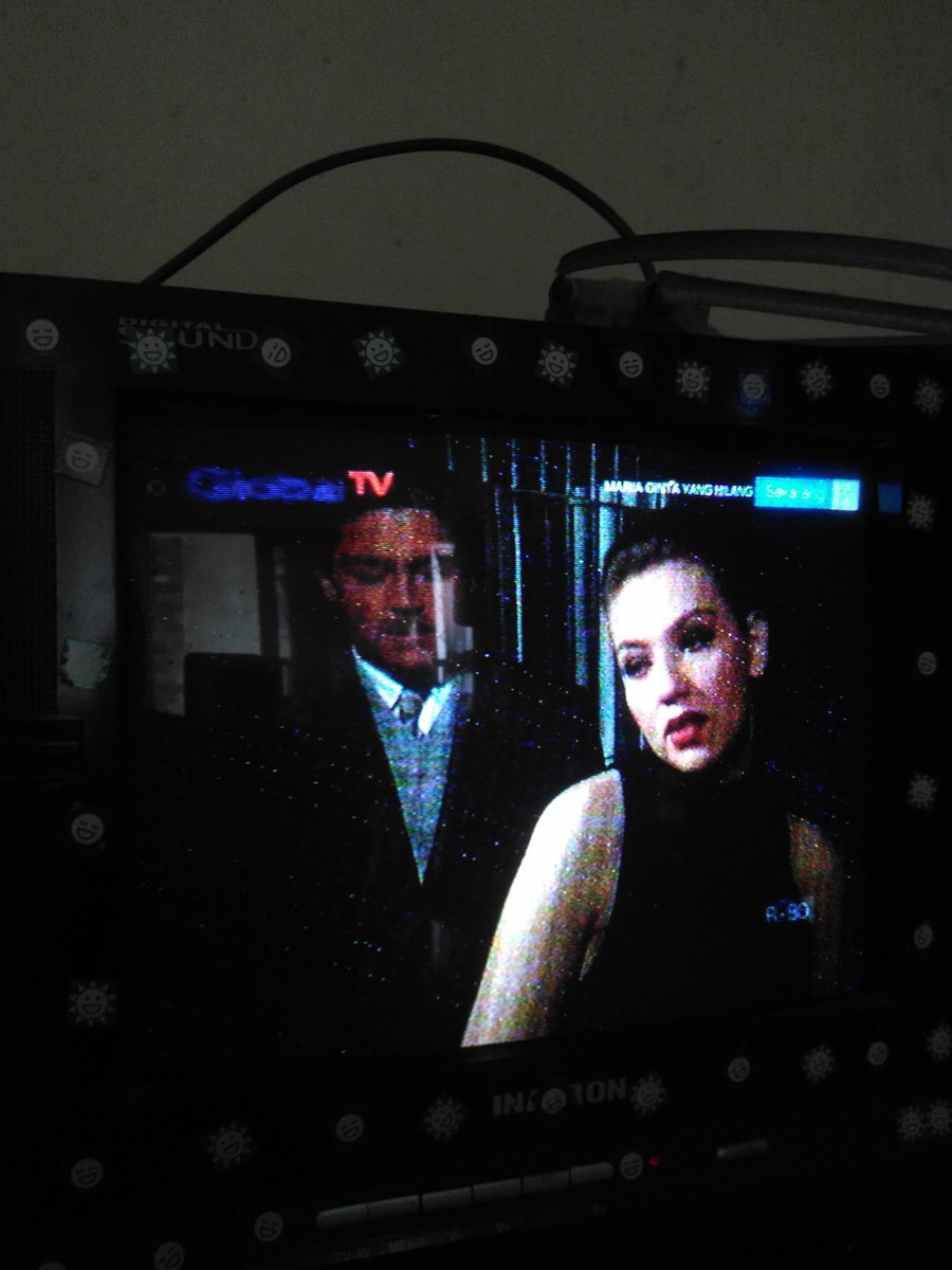 scgumilang's tweet photo. Wacth "Maria Cinta Yang Hilang" in Indo TV. Thanks to @thalia who have entertained us in Indonesia. Sukses Selalu🙋😄😃 https://t.co/Zq5eJQjBf7