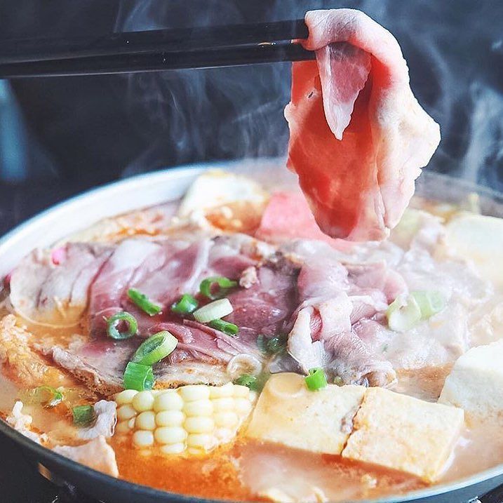 UNIBOILLA's tweet photo. Our hot pots can cure your Monday blues.下班最適合吃煮道小火鍋😌 | #uniboil(📷 by @lastname.ip ) https://t.co/sfaU2lcAYO https://t.co/auYqZqTFBM
