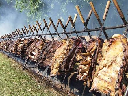 PuroXucrismo's tweet photo. "Troco carnaval por churrasco e polar." https://t.co/sHKRxg9lWJ