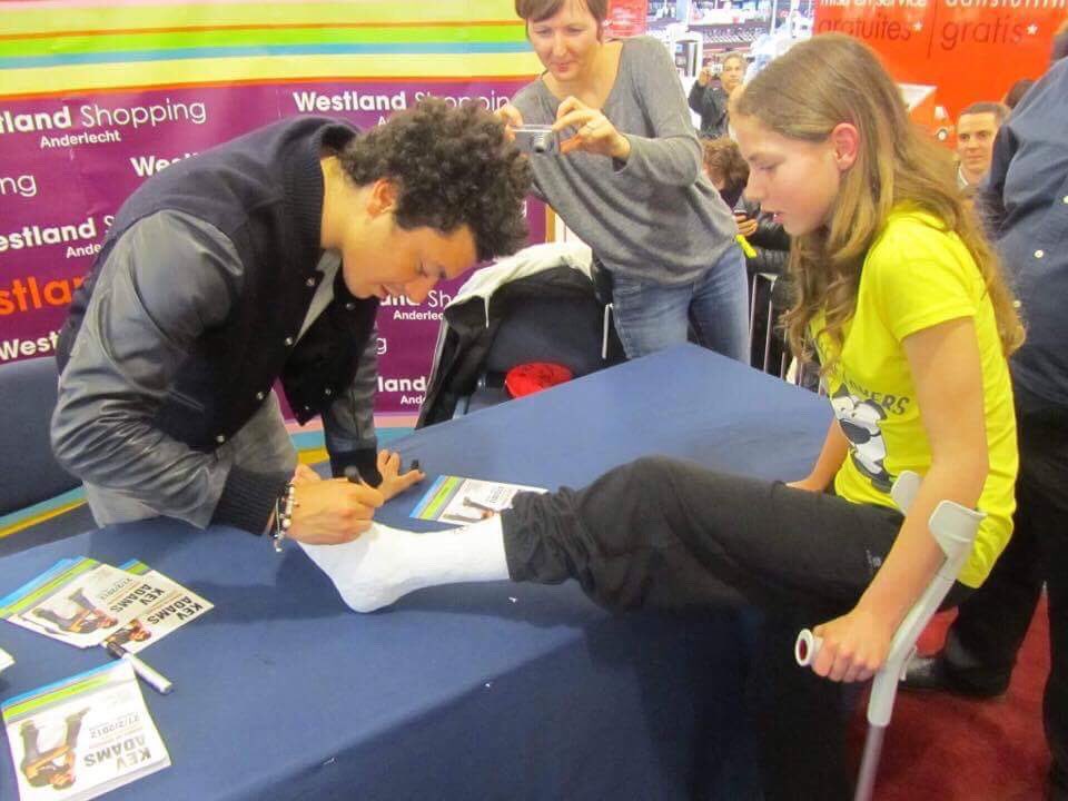 FANNY_VDKev's tweet photo. Il y a 5 ans ...
10eme fois @kevadamsss 💞
1ere fois @BigDavv 😳
1ere fois @AudreyBnch_ ❤️
👊🏼🇧🇪 #Kev5M #Soukevnirs #queledébut #onagrandit https://t.co/d8vPhHJgZa