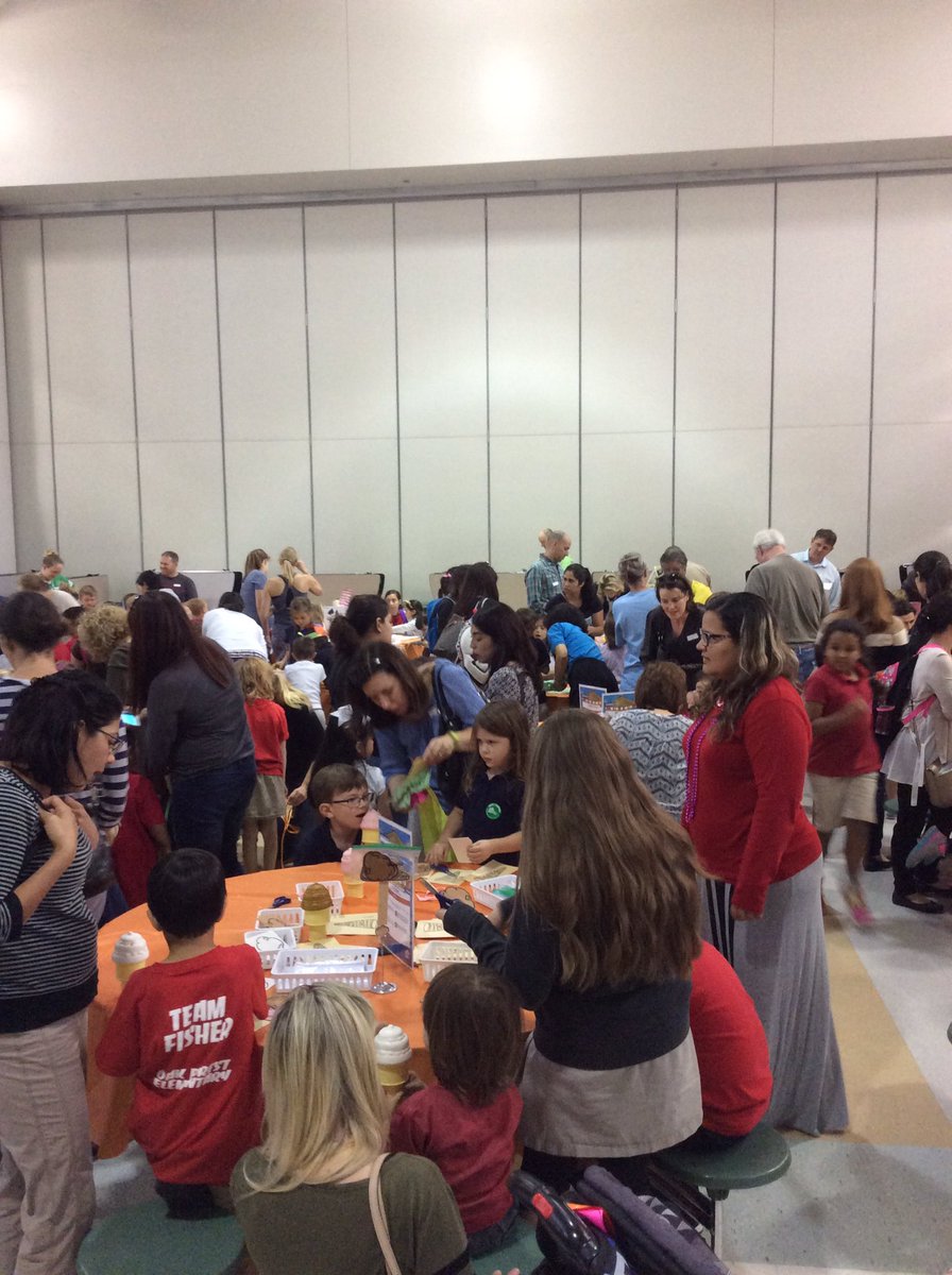 OakForestES's tweet photo. Fantastic turnout! @cmhouston #parentEMPOWERment at its finest! #TeamOFE #TeamHISD @HISD_Supe #MathFun 📕✂️📏📐👏🏽✖️➗➕➖😄 https://t.co/cpxwkoiyNz