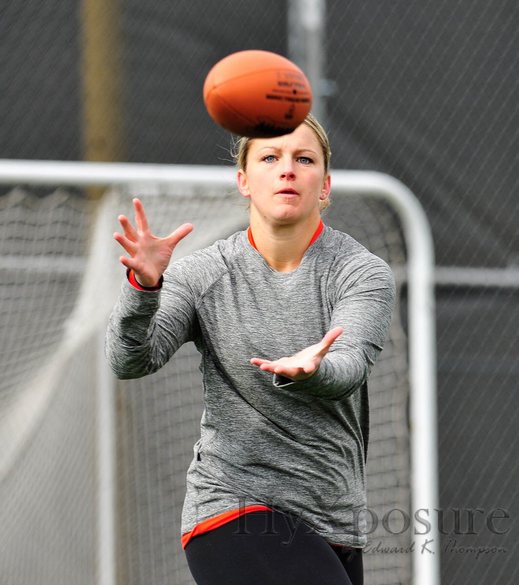 ThompsonFoto12's tweet photo. The newly forming #PittsburghRebellion was out in the cold Sunday practicing, were you?!? Seasons a day closer!! Can't wait!! @MyLFLLadies https://t.co/onibaM6Yha