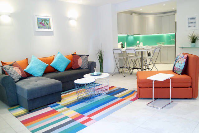 _dimidavid_'s tweet photo. Found an awesome @airbnb vacation home in Athina! https://t.co/yuR91S4Hk6 https://t.co/7alSVEnAml