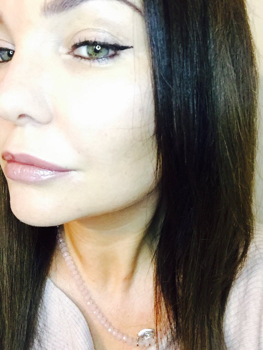 Perfectlillady1's tweet photo. Wearing praline rose &amp; budgeproof eyeliner ! Love love love this product. The pigment is literally indestructible !! #lipsense https://t.co/2DBWlWDquO