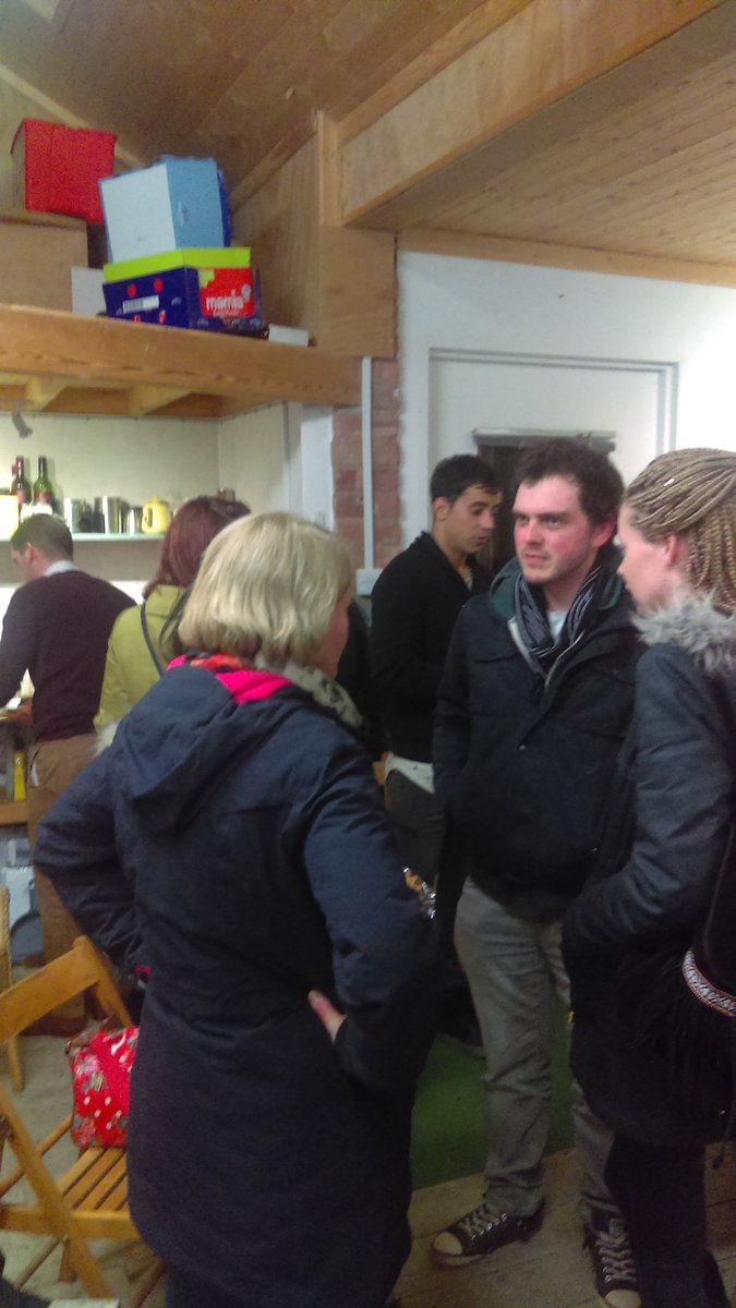 farmmktmanager's tweet photo. Super evening sharing #produce &amp; #ideas with @VorkPie @PetitVineyard @ClemieVeganCake @IncrediblePies @aLibertyKitchen @EliaFoods  #Notts https://t.co/JlxF8zv1hb